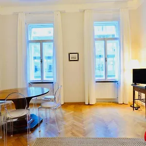 Beautiful Viennese Flat In The Centre Vienne